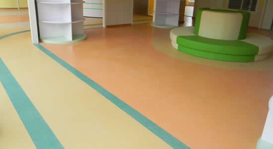 環氧彩砂地坪多少錢一平米
